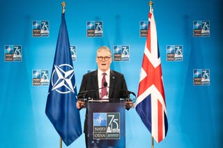 وحث كير ستارمر منتقدي جو بايدن على النظر إلى ما حققته قمة الناتو.